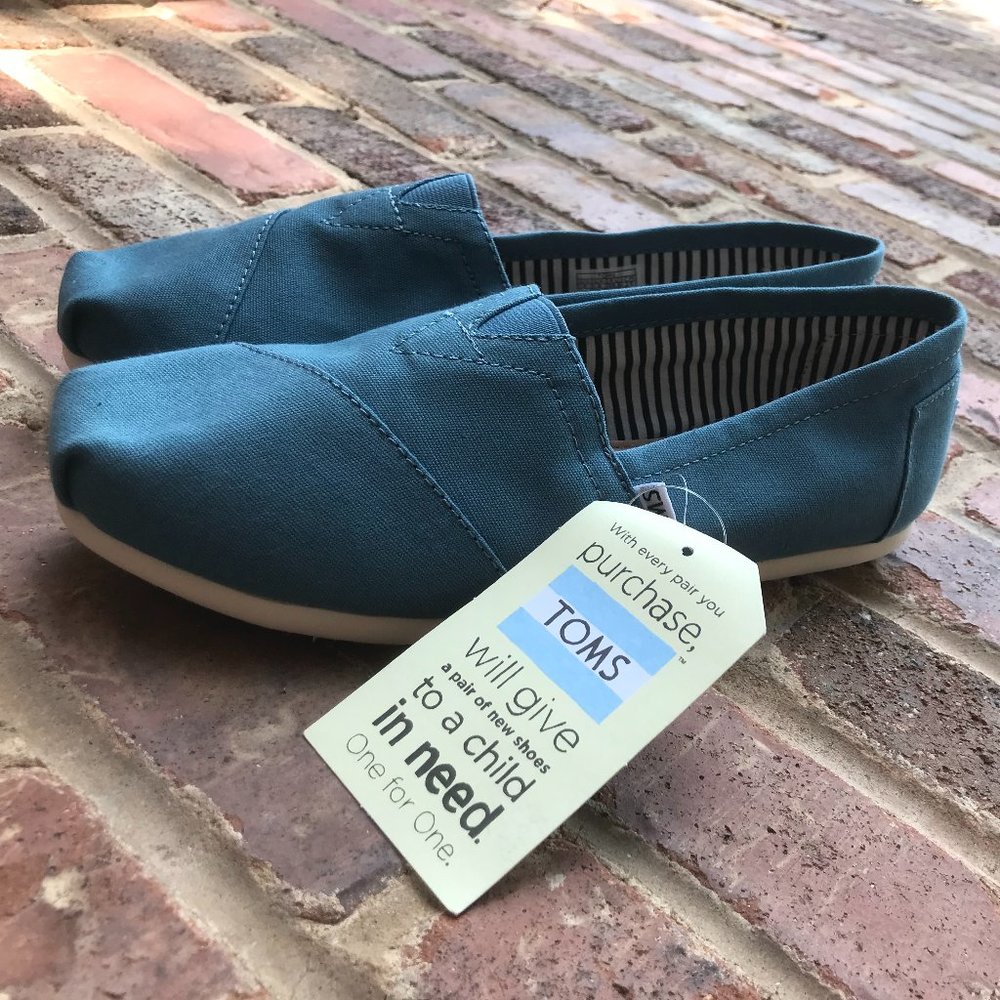 Aegean blue canvas Toms, size 8